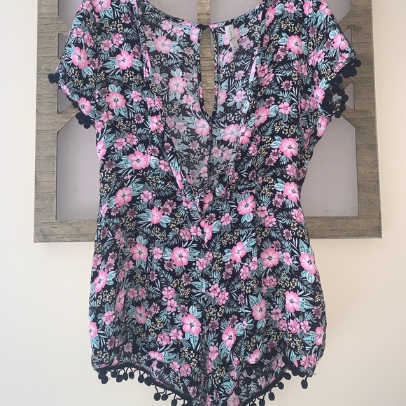 🌺 3/$15 💃🏽 Aeropostale Romper in XL - Picture 6 of 9